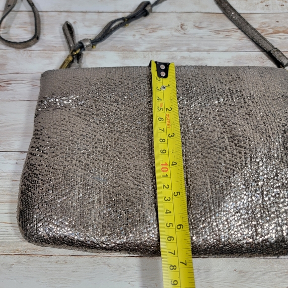 Madewell The Puff Crossbody In Bronze Lamb Leather - Picture 2 of 11